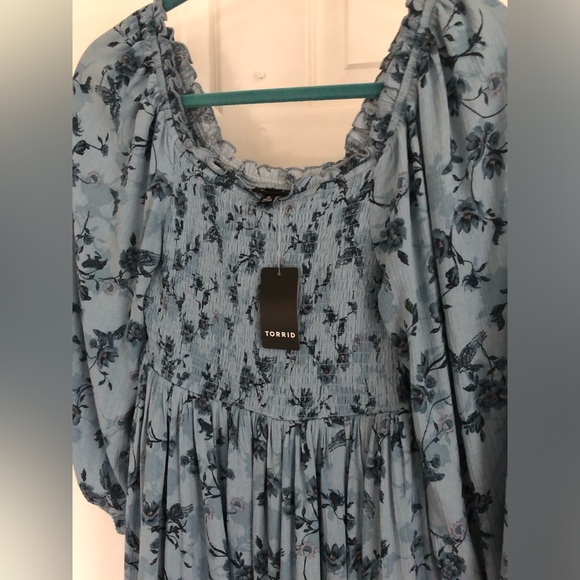 torrid Dresses & Skirts - NWT Blue torrid flowy dress
